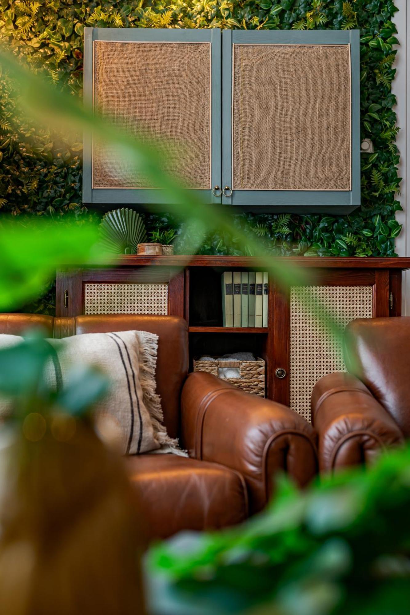 Jungle Aesthetics Downtown Apartman Aircon And Garage Parking Budapest Exterior photo