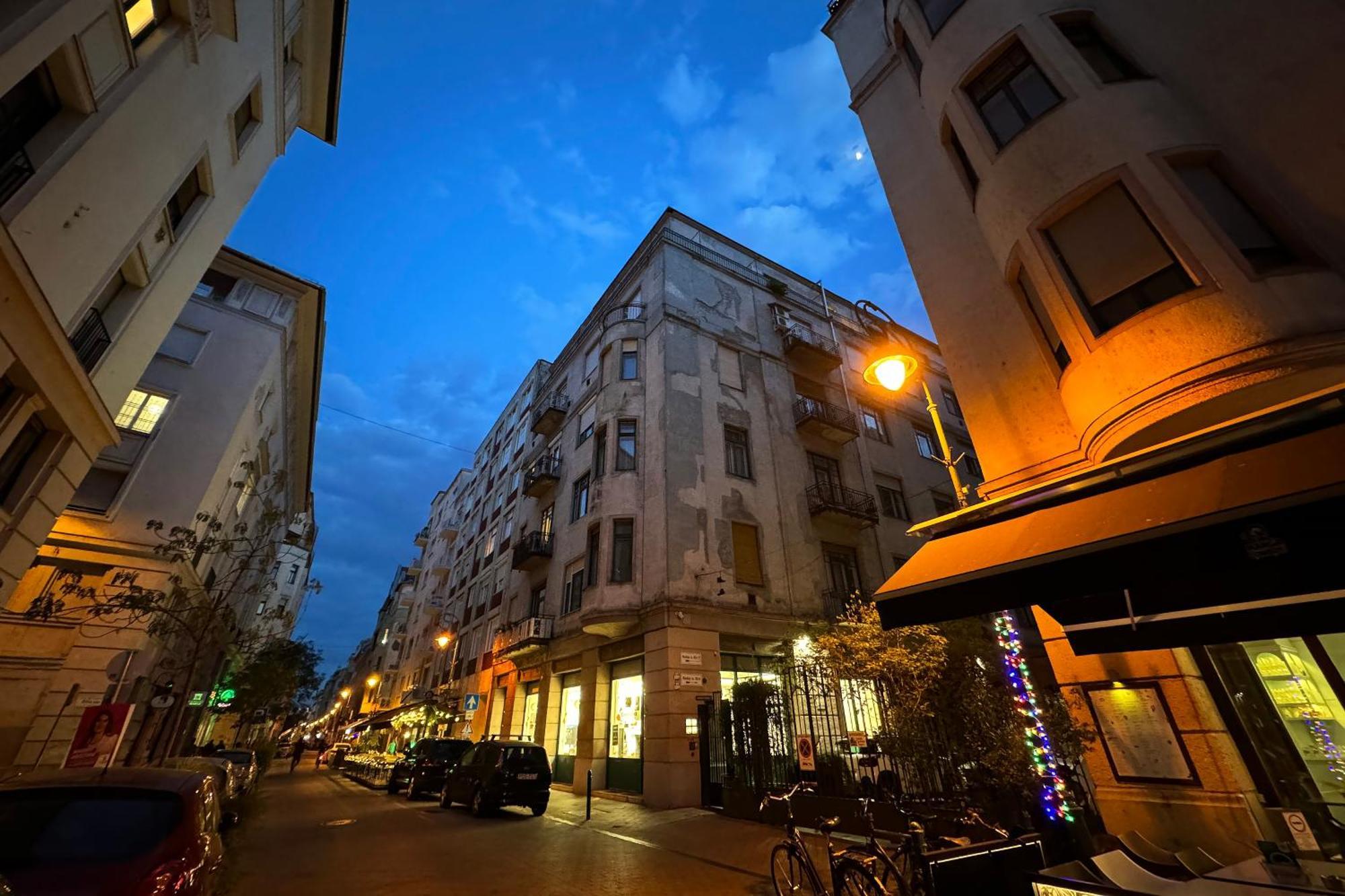 Jungle Aesthetics Downtown Apartman Aircon And Garage Parking Budapest Exterior photo