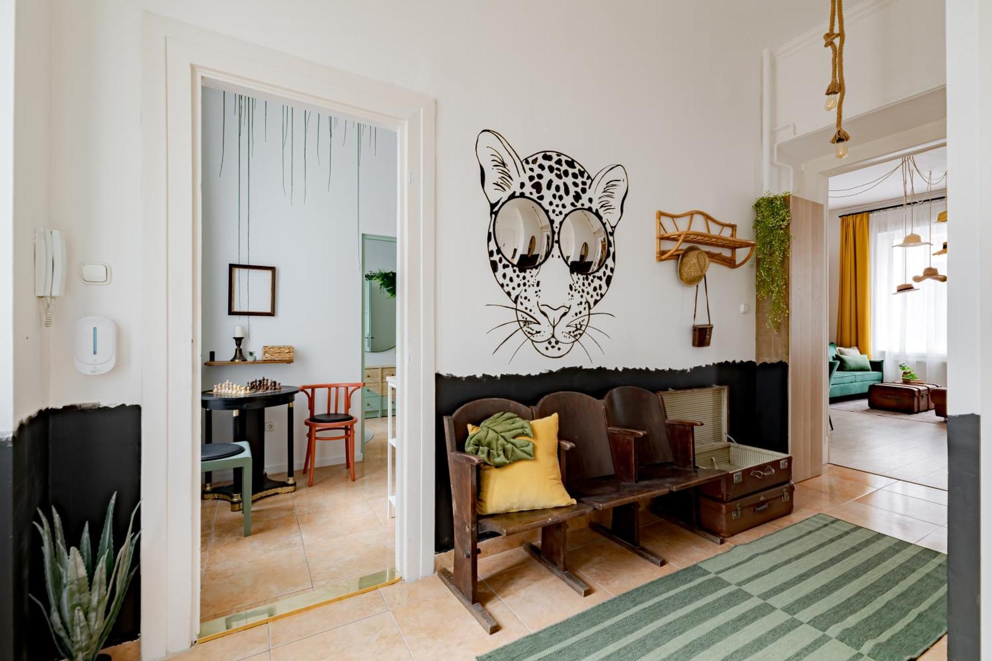 Jungle Aesthetics Downtown Apartman Aircon And Garage Parking Budapest Exterior photo