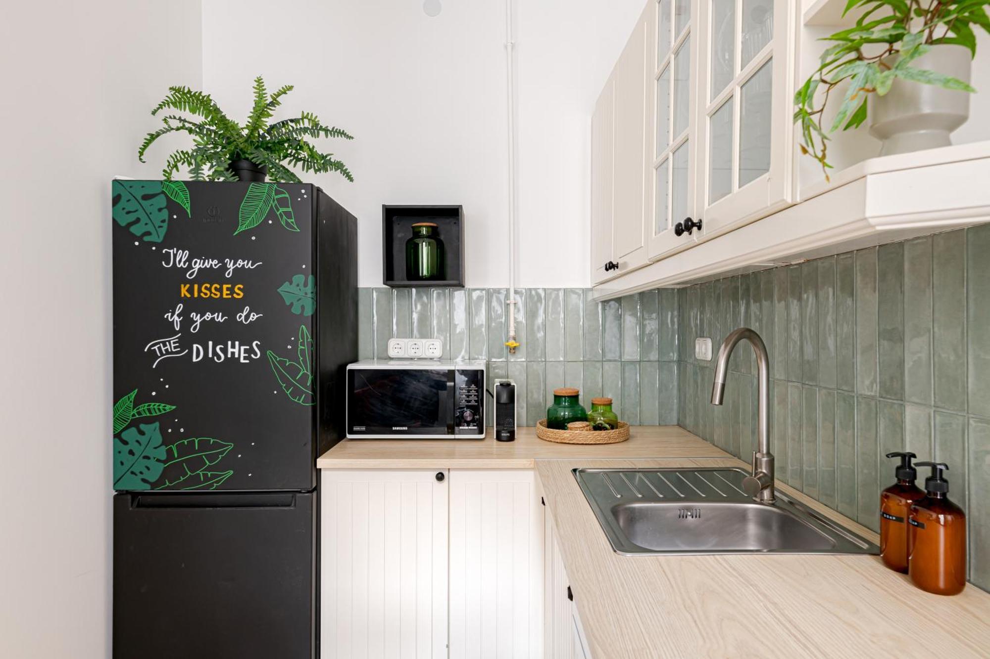 Jungle Aesthetics Downtown Apartman Aircon And Garage Parking Budapest Exterior photo
