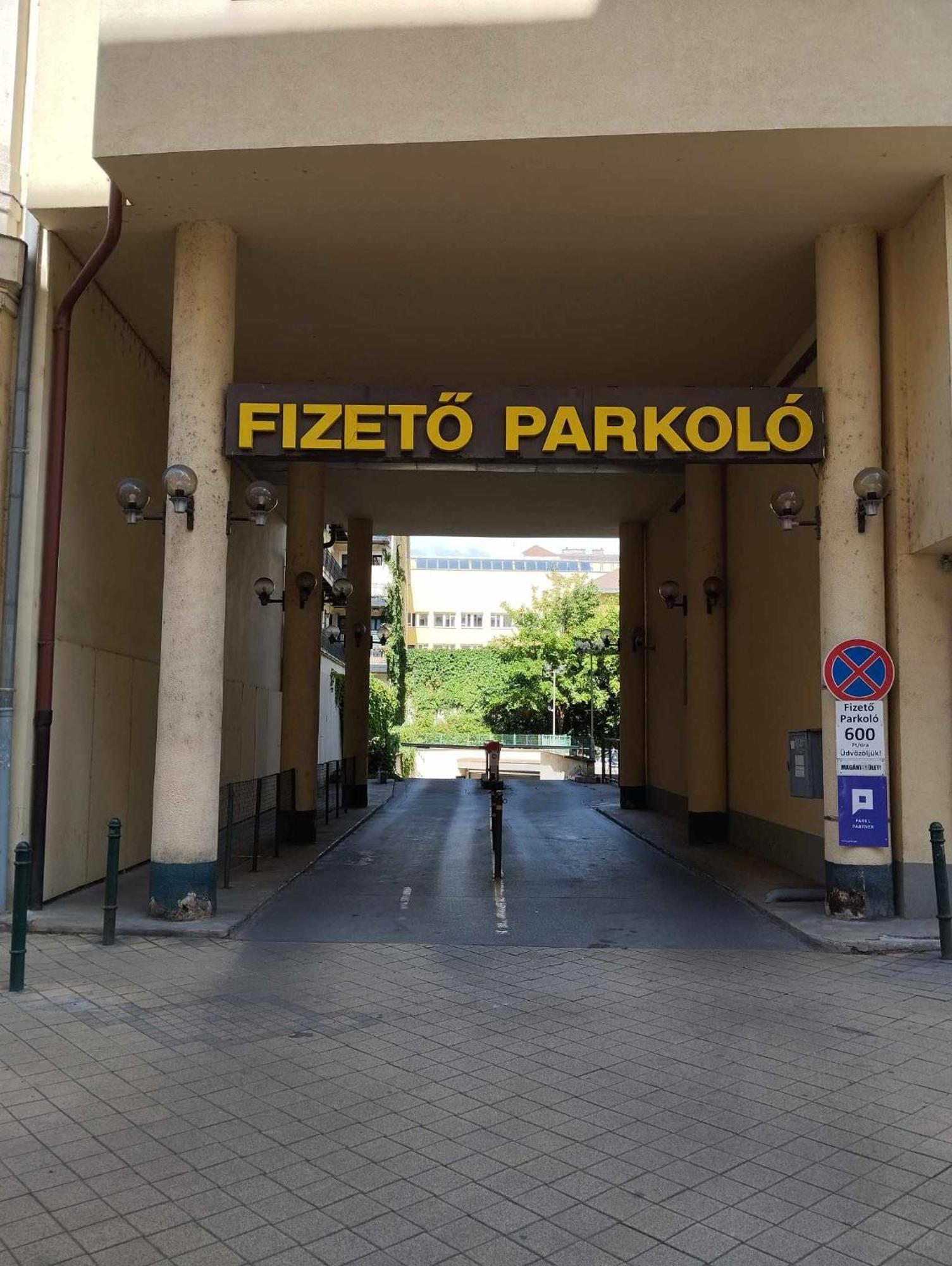 Jungle Aesthetics Downtown Apartman Aircon And Garage Parking Budapest Exterior photo